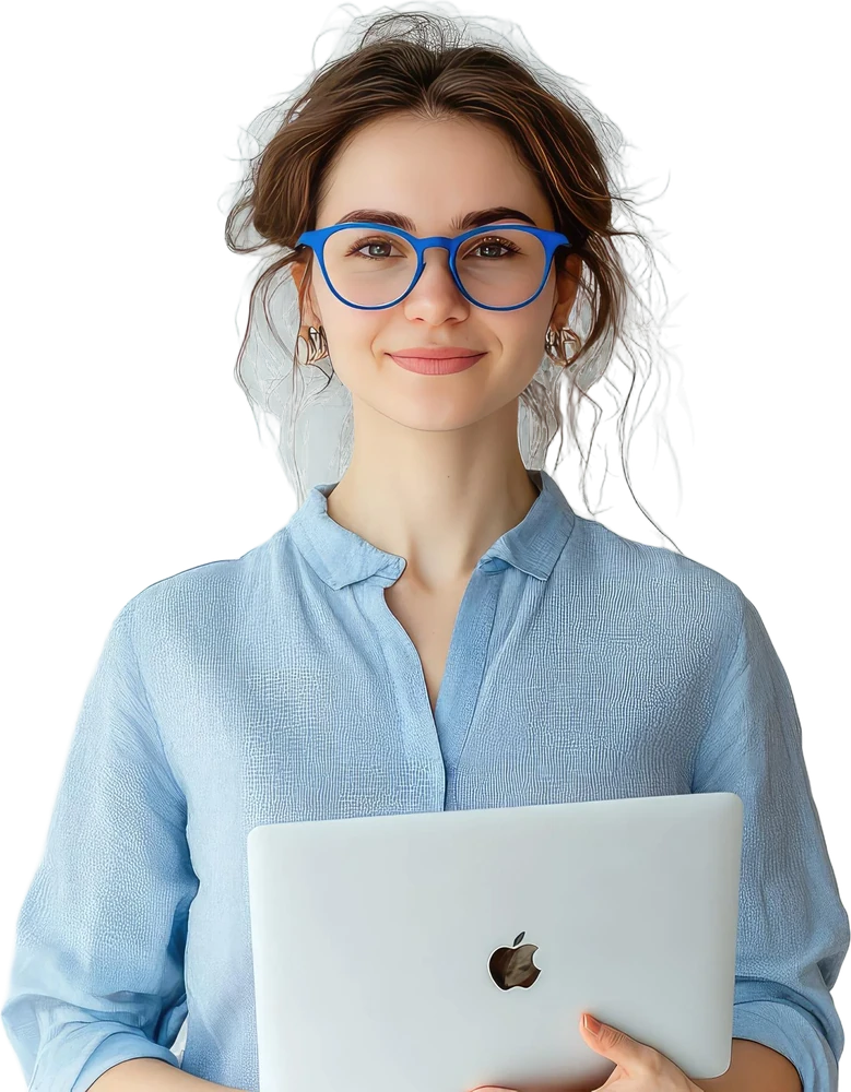Designer gráfica de óculos azuis, sorrindo, segurando um notebook