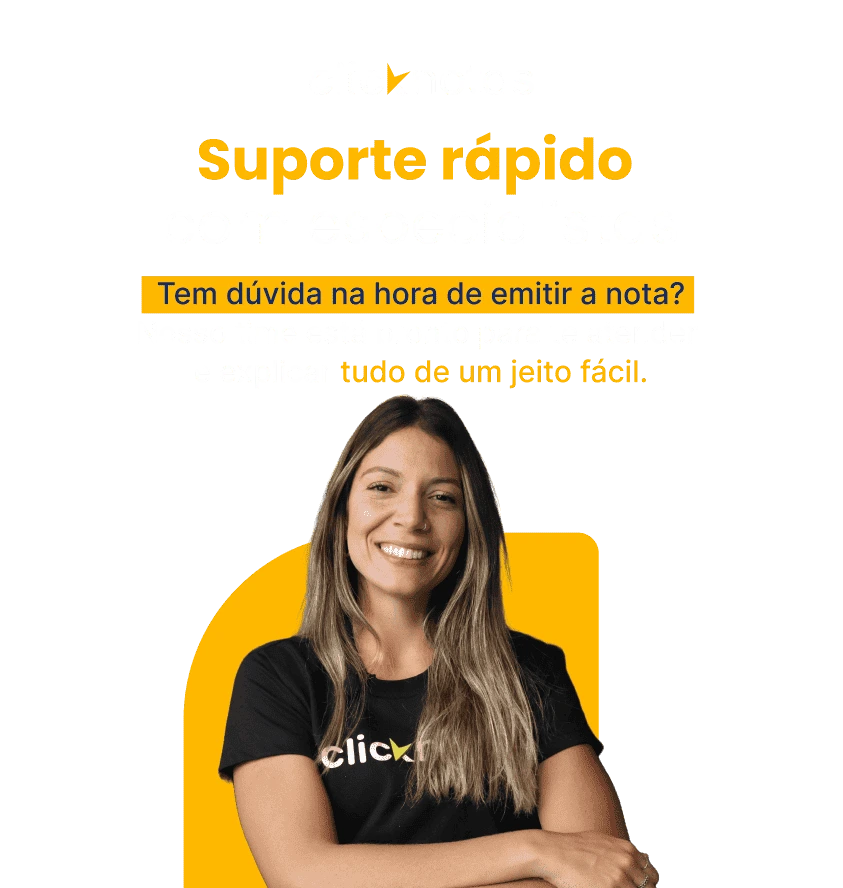 Funcionária sorridente do time de suporte do ClickNotas.